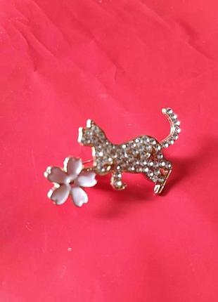 Брошка кішка котик з рожевою квіткою