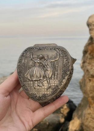 Шкатулка копилка серебряного цвета винтажная винтаж сюжет ретро раритет старина цветы