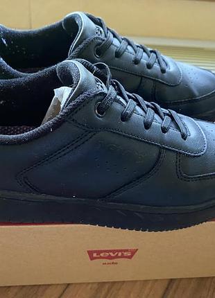 Кроссовки р. 36 levis