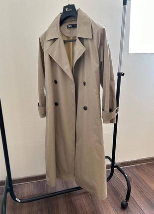 Тренч зара, размер s, подойдет на размер м, л, идеальное состояние, очень качественная ткань, цвет беж, одет один раз. цена 2000 грн. пальто