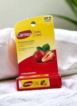 Бальзам для губ carmex strawberry клубника