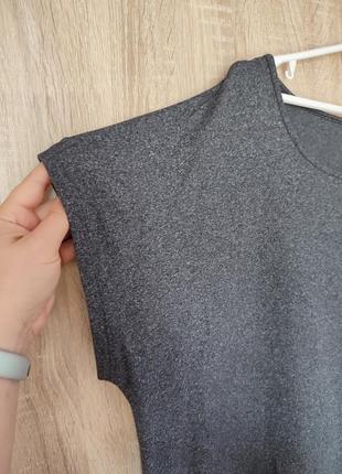Серая спортивная футболка для занятий спортом размер