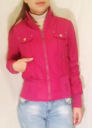 Яркая куртка