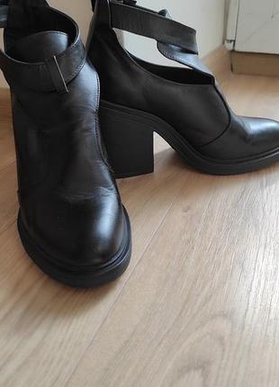 Оригінальні жіночі ботильйони туфлі натуральна шкіра демісезон