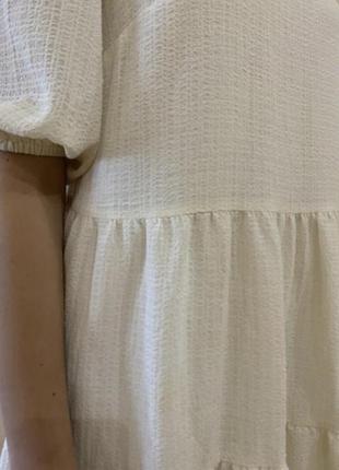Нежное короткое платье свободного кроя с короткими пышными рукавами7 фото
