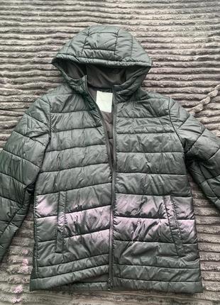 Черная осенняя куртка