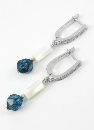 Ексклюзивні сережки  "жасмин" кварц багатогранний синій, перламутр трубочка1 фото