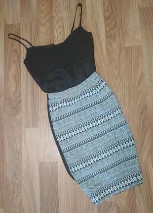 Стильна спідниця олівець чорна біла з етнічним принтом