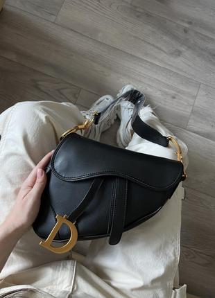 Жіноча сумка в стилі dior saddle, чорного кольору1 фото