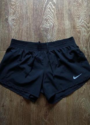 Черные женские короткие спортивные шорты nike размер m