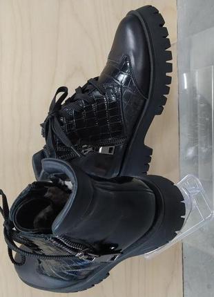 Зимові жіночі черевички, чоботи, ботальйони з натуральної шкіри чорного кольору.7 фото