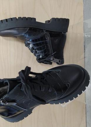Зимові жіночі черевички, чоботи, ботальйони з натуральної шкіри чорного кольору.3 фото