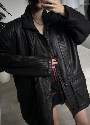 Черная плотная оверсайз куртка косуха1 фото