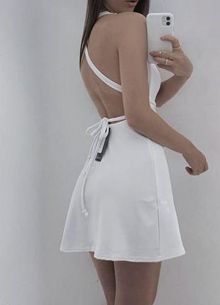 Стильное платье платье на завязках prettylittlething