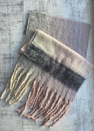 Объемный шарф с бахромой пудровка розовый