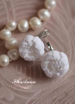 Авторські сережки квіти з полімерної глини "білі півонії"1 фото