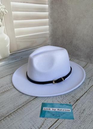 Белая элегантная шляпка федора6 фото