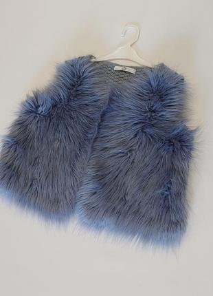 Меховый жилет с вязаной спинкой m&s пепельно-голубого цвета 7-11 лет3 фото