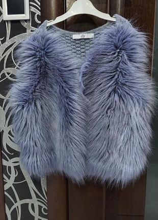 Меховый жилет с вязаной спинкой m&s пепельно-голубого цвета 7-11 лет1 фото