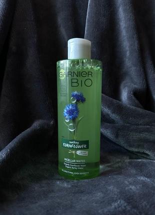 Міцелярна вода з екстрактом волошки для всіх типів шкіри garnier bio soothing cornflower micellar water1 фото