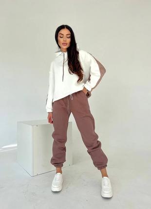 Жіночий теплий костюм