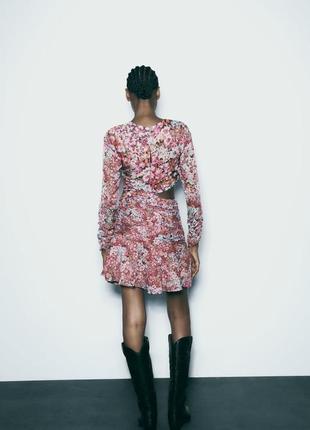 Короткое платье с цветочным принтом2 фото