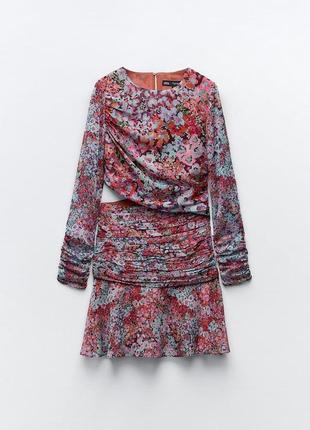 Короткое платье с цветочным принтом5 фото