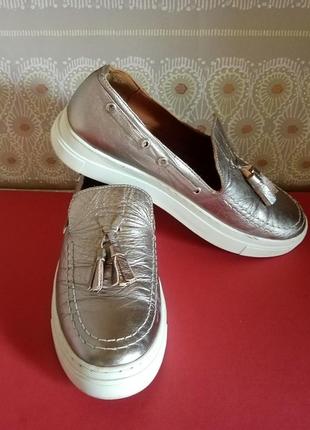 Туфлі - сліпони. шкіряні.