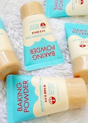 Пінка для вмивання і глибокого очищення baking powder bb deep cleansing foam від etude house.