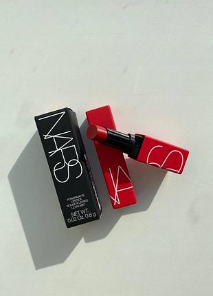 Матовая помада от nars “powermatte lipstick” в оттенке dragon girl