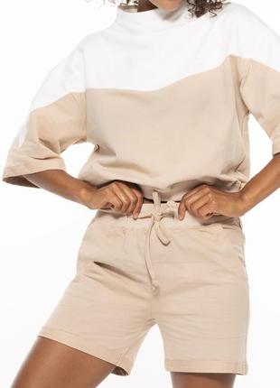 Пісочний костюм прогулянковий кроп-топ та шорти, жіночий спортивний костюм літній бежевий двохнітка