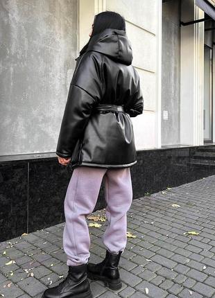 Куртка женская оверсайз  зимняя теплая, со съемным капюшоном, на молнии, дутая, черная5 фото