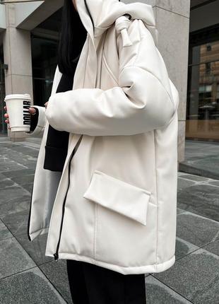 Куртка женская оверсайз зимняя теплая, со съемным капюшоном, на молнии, дутая, светлая, белая2 фото