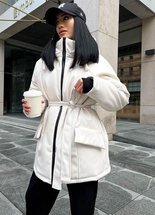 Куртка женская оверсайз зимняя теплая, со съемным капюшоном, на молнии, дутая, светлая, белая3 фото
