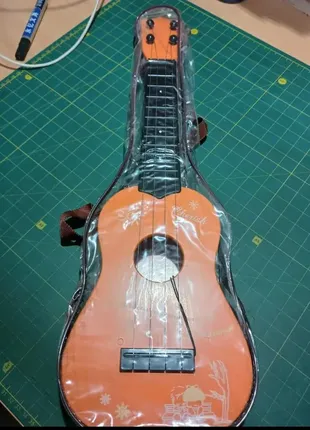 Детский музыкальный инструмент гитара акустическая 130-3 в чехле4 фото