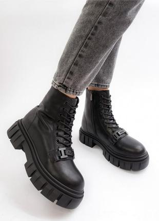 Женские черные ботинки