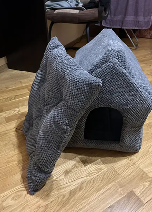 Затишний лежачок/будиночок для котів та собак власного виробництва "будка" сірого кольору2 фото