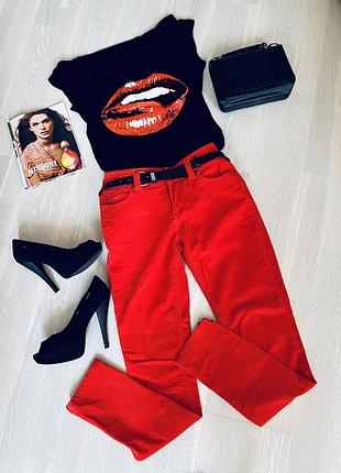 Яркие джинсы