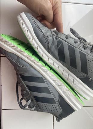 Кросівки adidas