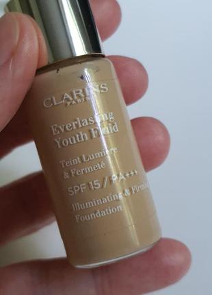 Располагающий тональный крем clarins everlasting youth fluid spf 152 фото