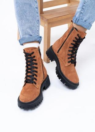 Комбинированная модель ботинок из коричневой замши на байке1 фото