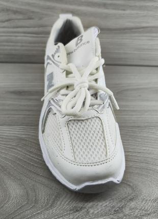Мужские спортивные кроссовки 43 размер ( 27,0 см ) белые модные легкие кроссовки сетка дышащие текстиль5 фото