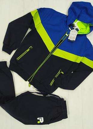 Класний спортивний костюм на хлопчика