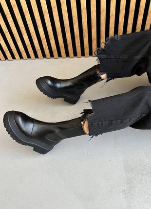 Жіночі стильні чорні челсі на платформі7 фото