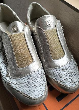 Кросівки прогулянкові