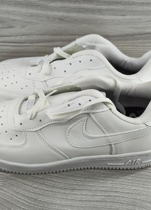 Чоловічі спортивні кросівки 45 розмір (28,4 см) білі модні легкі кросівки екокожа3 фото