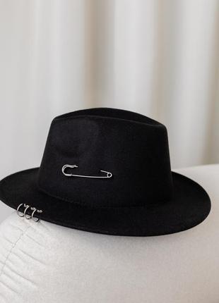 Шляпа федора с кольцами и булавкой унисекс черная