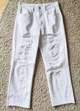 Білі жіночі прямі джинси з розрізами рванію вільні осінні