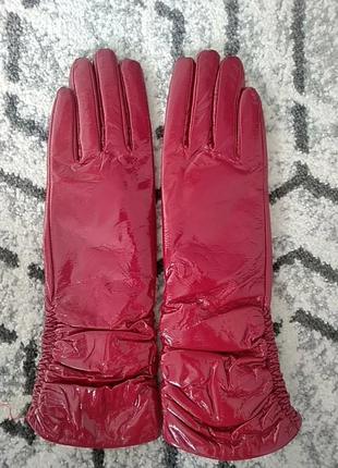 Теплі лакові подовжені рукавиці2 фото