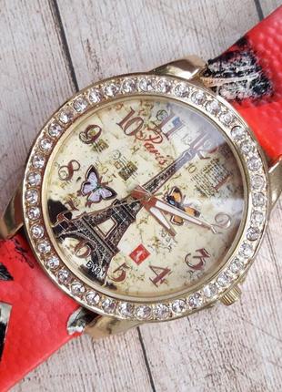 Часы эйфелева башня с бабочками.